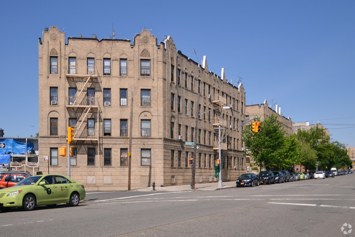 Building Photo - 1957 Bronxdale Ave