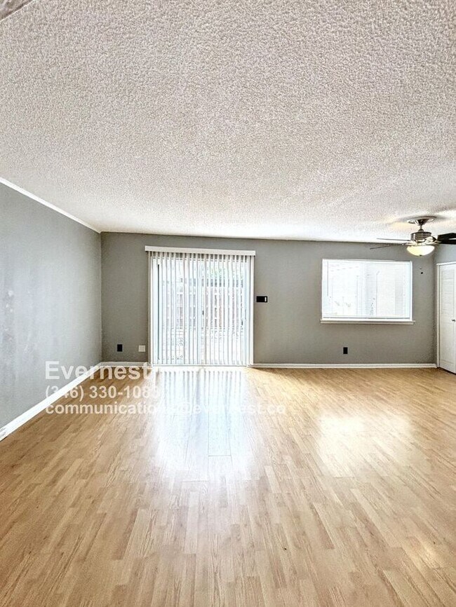 Building Photo - 2206 Shadowdale Dr