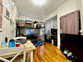 Building Photo - 239 W 100th St