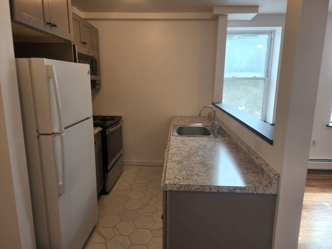 Building Photo - 24 Academy St