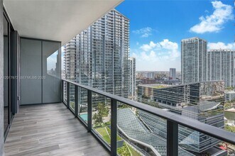 Building Photo - 801 S Miami Ave