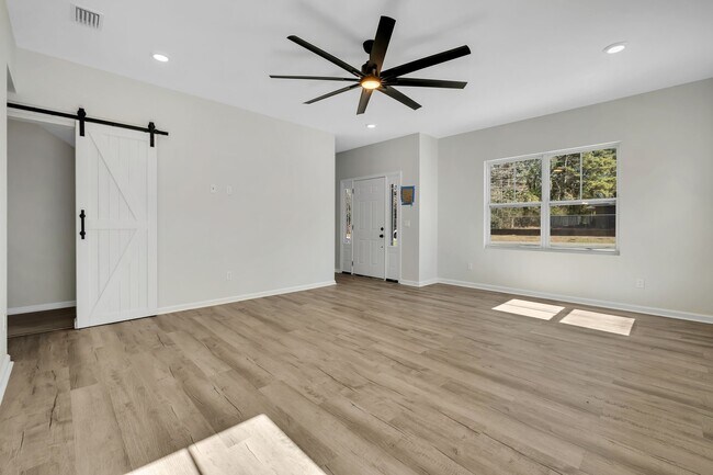 Foto del edificio - 2022 Trimble Rd