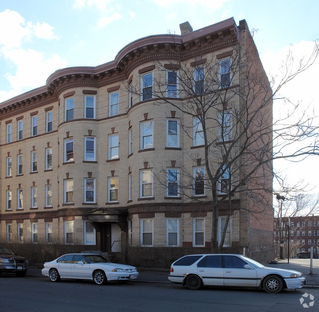 Building Photo - 294 Elm St