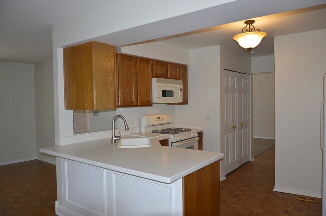 Building Photo - 403 Le Parc Cir