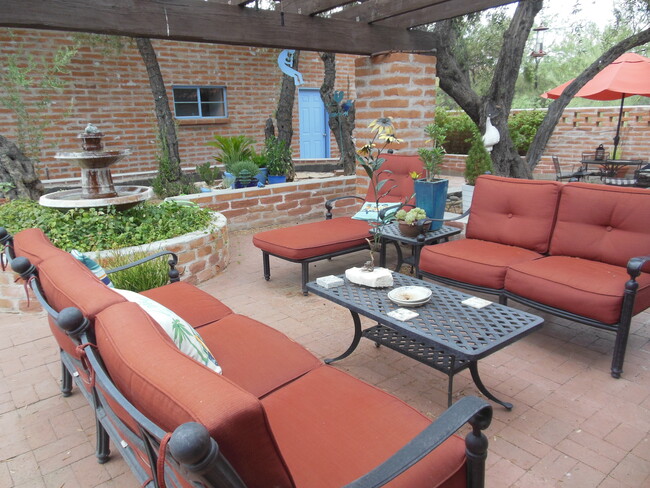 Patio and enterance to unit - 6890 N Casas Adobes Dr