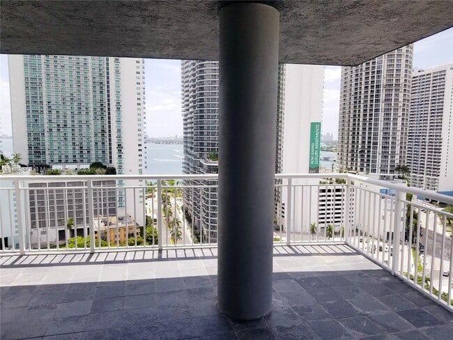 Foto del edificio - 275 NE 18th St
