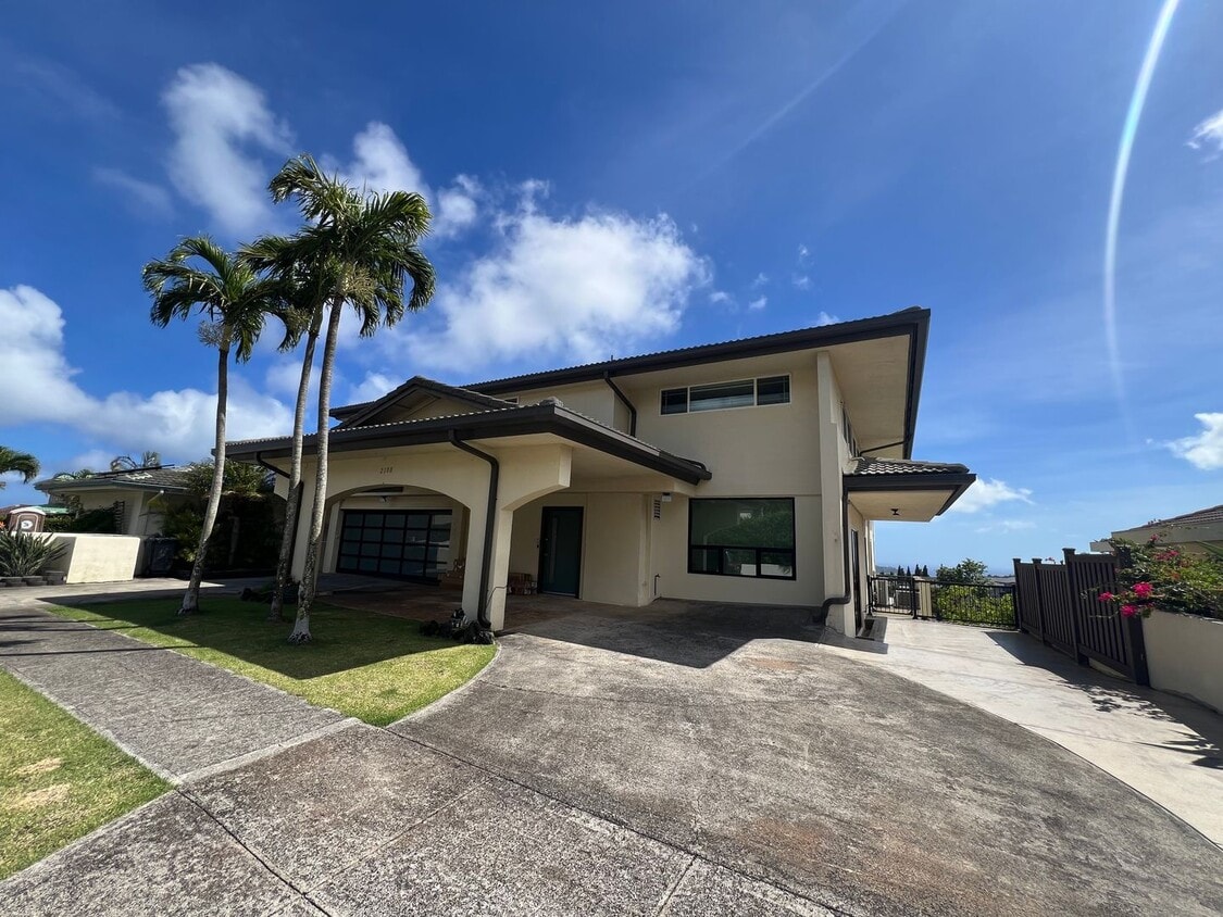Waialae Iki | Nearly 5,000 Sq. Ft. with Breathtaking Ocean Views - Waialae Iki | Nearly 5,000 Sq. Ft. with Breathtaking Ocean Views