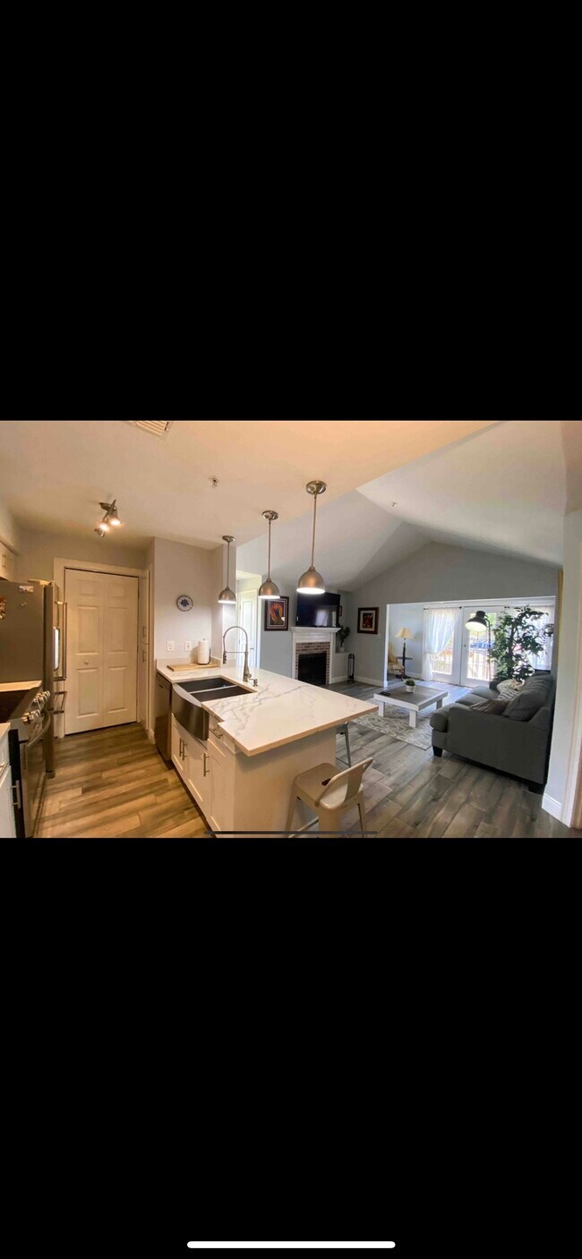 Kitchen - 249 Afton Sq