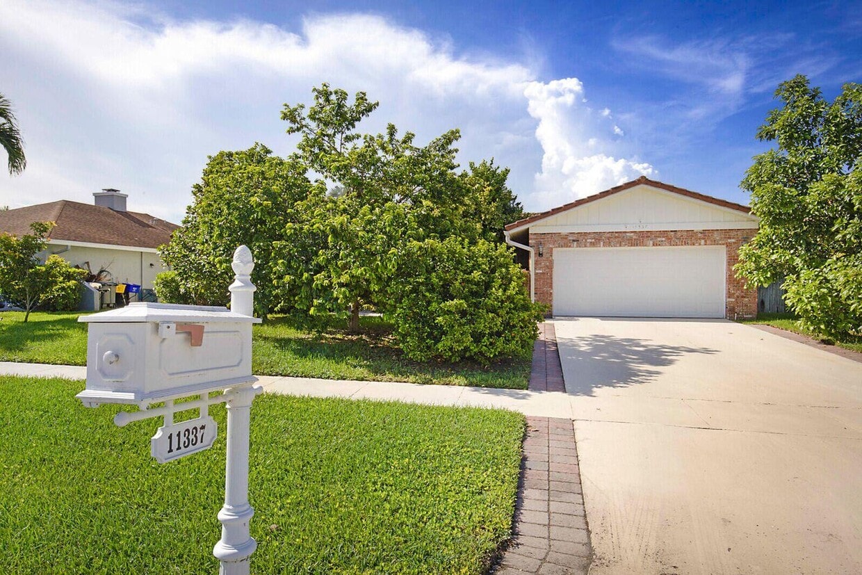 Primary Photo - 11337 Little Bear Way