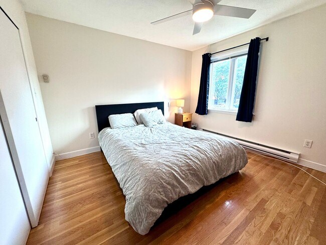 Foto del edificio - 800 SQ FT ONE BEDROOM 4 BLOCKS FROM BOSTON...
