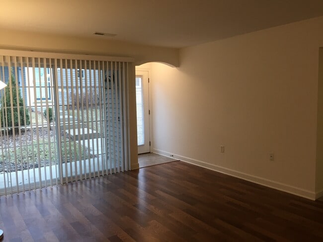 Building Photo - 2724 Hidden Dr