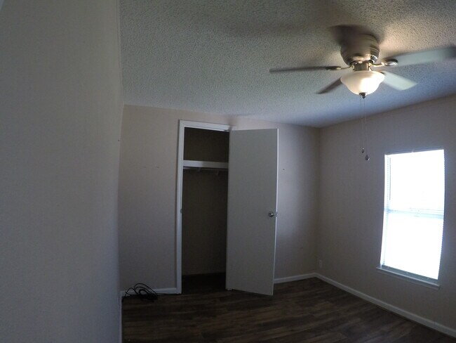 Foto del edificio - 200 Raider Ln