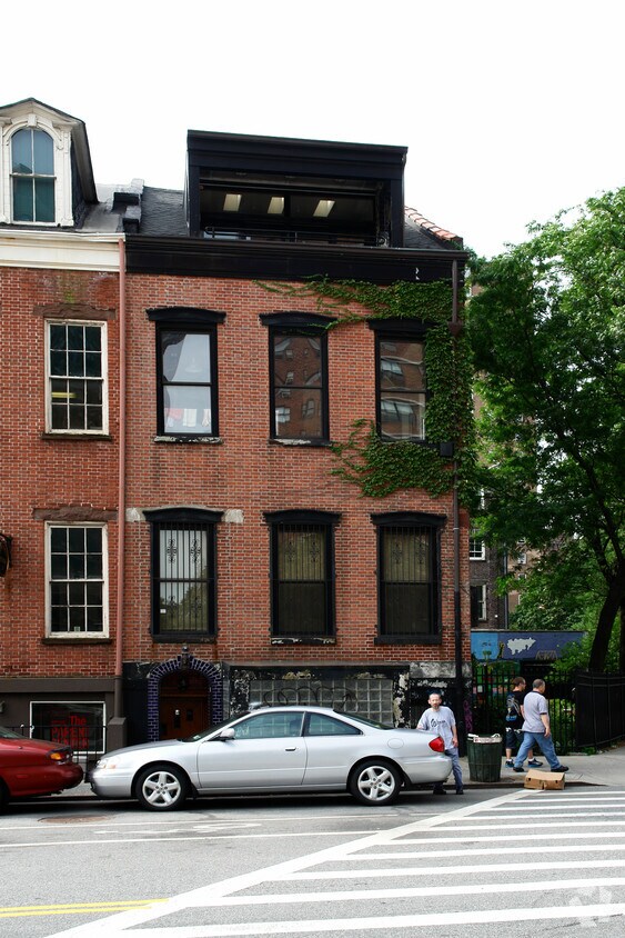 Primary Photo - 279 E Broadway