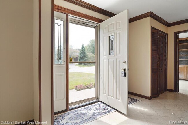 Building Photo - 283 Tanglewood Dr