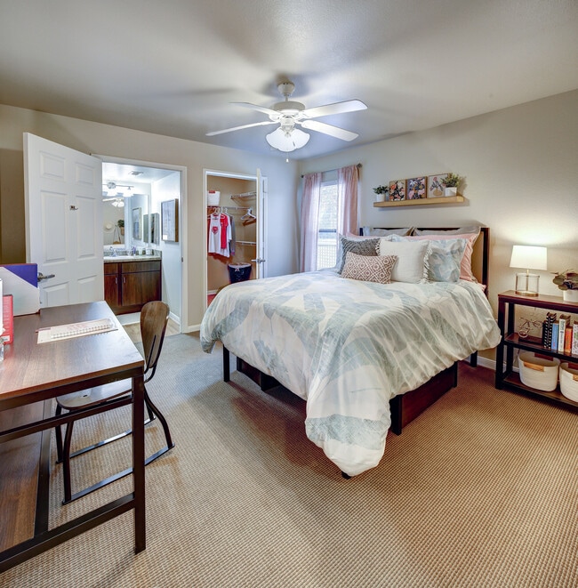 Building Photo - Villas on Sycamore