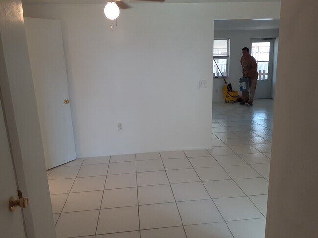 Building Photo - 5318 Mile Stretch Dr