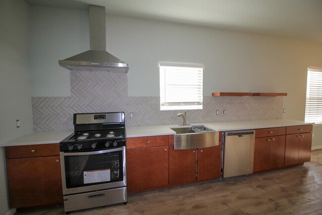 Foto del edificio - Downtown 3 bedroom 2 bath gorgeous remodel