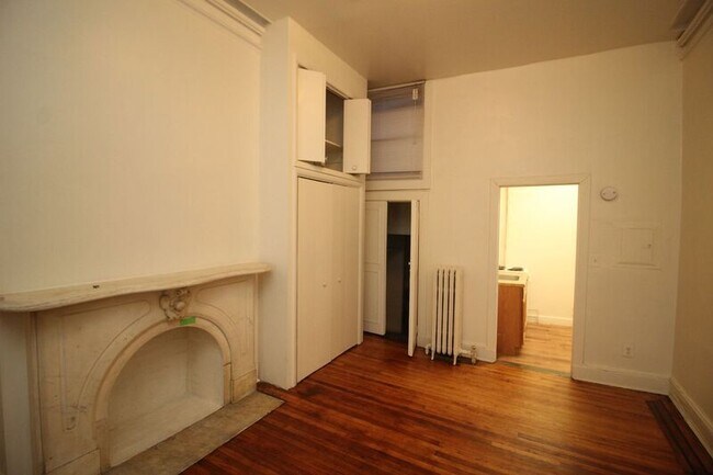 Building Photo - 12 E. Read St