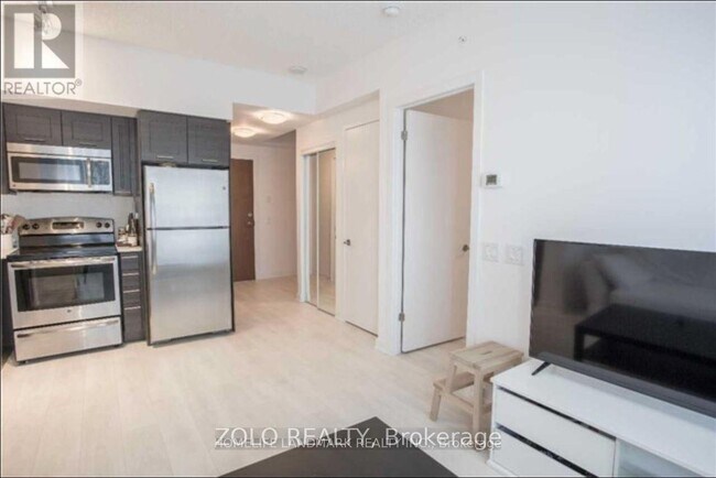 Photo du bâtiment - 2212 Lake Shore Blvd W
