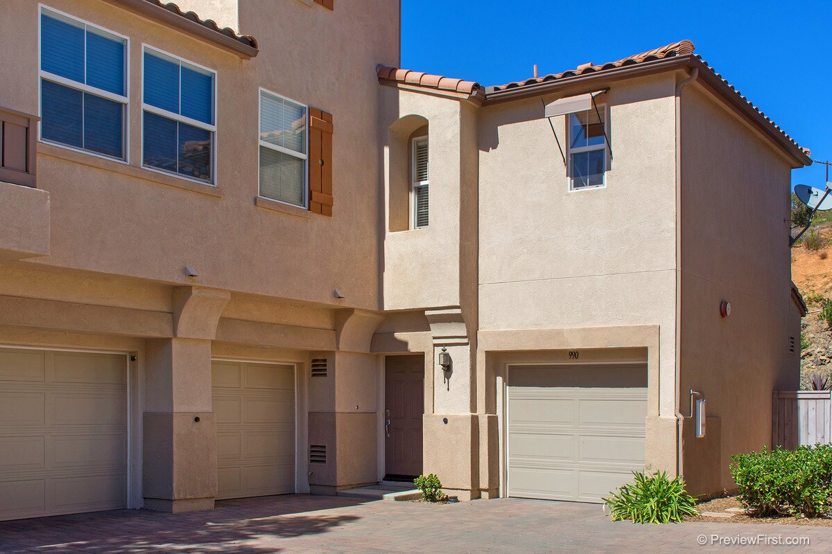 Primary Photo - 990 Pearleaf Ct