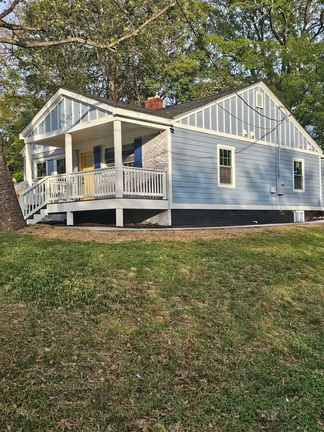 Building Photo - Beautifully Renovated 3 bedroom/3 bath**Historic Overbrook