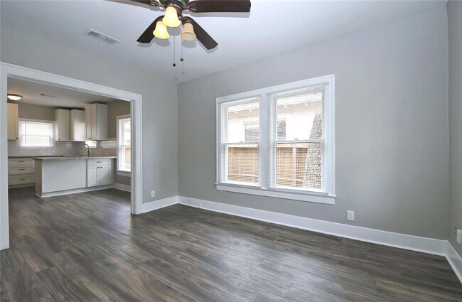 Building Photo - 5206 Avenue H