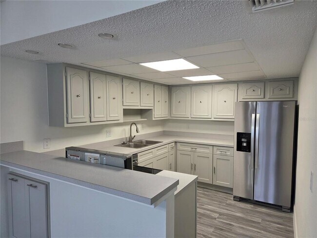 Building Photo - 22333 Edgewater Dr