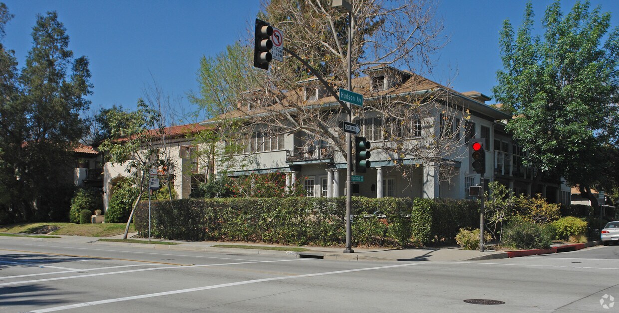 Foto del edificio - 787 California Blvd