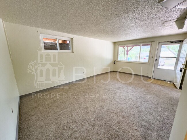 Foto del edificio - 3306 W Platte Ave