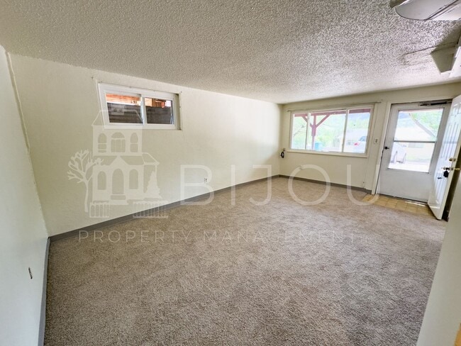 Building Photo - 3306 W Platte Ave