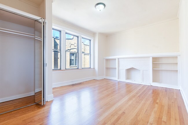 Building Photo - 1028 E Hyde Park Blvd