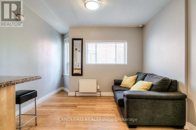 Building Photo - 198 Dunn Ave