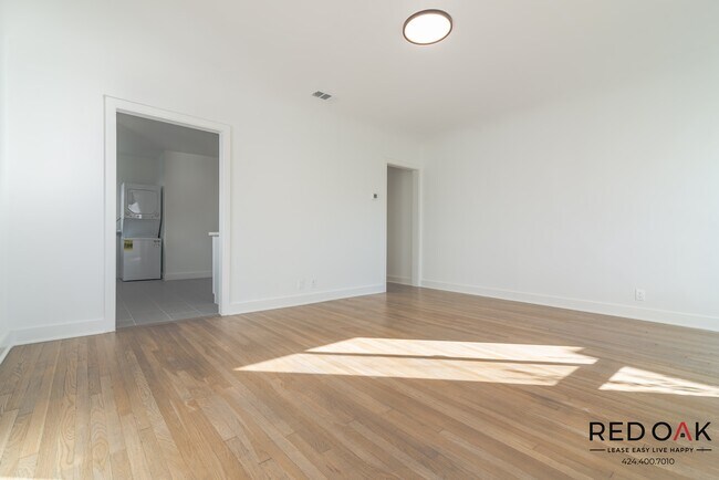 Building Photo - 328 N Kingsley Dr