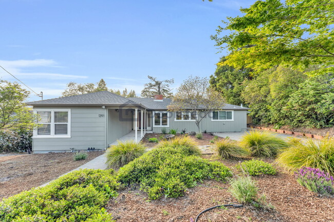 Building Photo - 1391 Sunset Loop