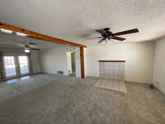 Foto del edificio - 3 br, 2 bath House - 1206 N Country Club C...