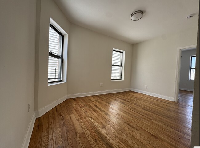 191 Myrtle Ave 3R - 189 Myrtle Ave
