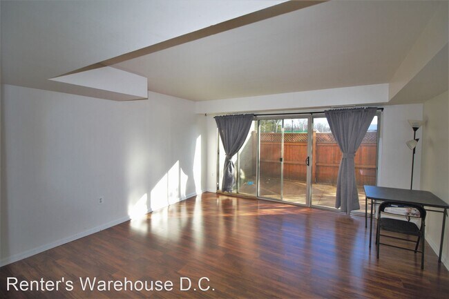 Foto del edificio - 1 br, 1 bath House - 4 Canterbury Sq #101