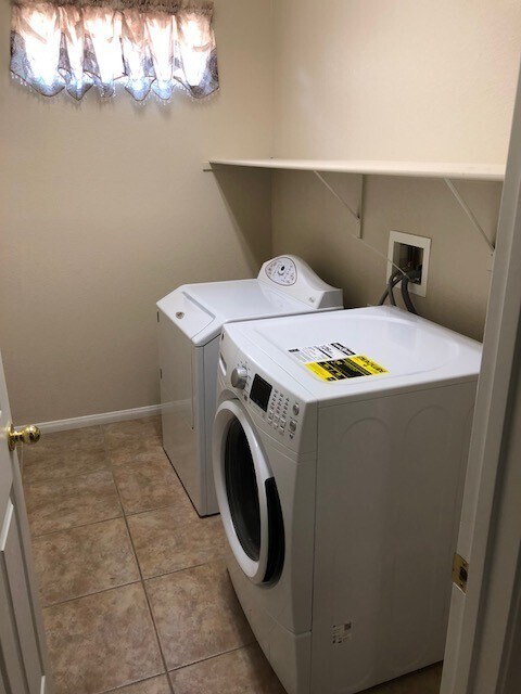 Building Photo - Newly Updated Single-Story in Southern Highlands