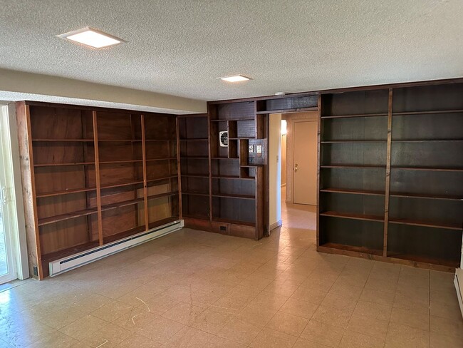 Building Photo - 1 Bedroom, 1 Bathroom Apartment in Reidsville!