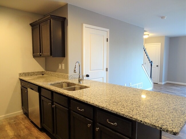 Building Photo - 229 Lakeside Xing