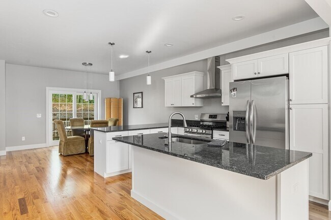 Foto del edificio - 802 Hunting Hill Dr