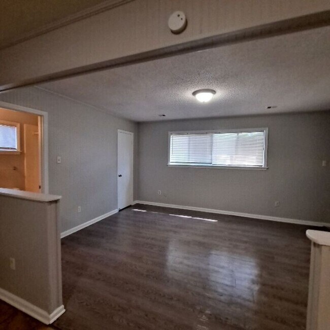 Building Photo - 3096 Ashwood St