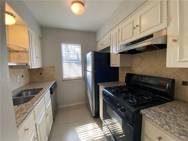 Foto del edificio - 5249 Meadow Creek Dr