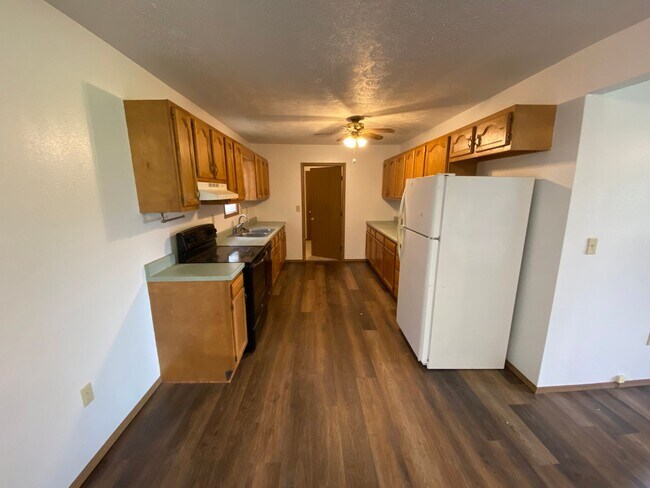 Foto del edificio - Looking for a spacious 3 bedroom 2 bath ho...