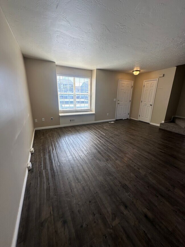 Foto del edificio - BEAUIFUL TOWNHOME!!!