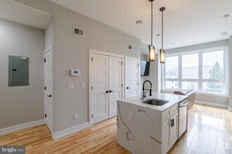 Building Photo - 411 W Hewson St