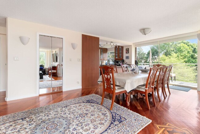 Foto del edificio - Large three bedroom in Brookline for Septe...