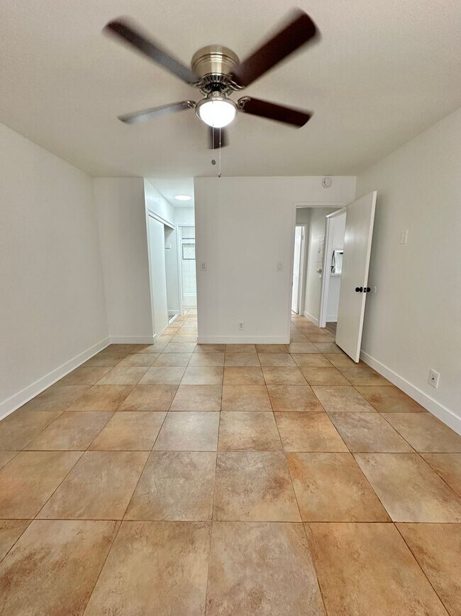 Foto del edificio - One Bedroom/One Bath FOR RENT!