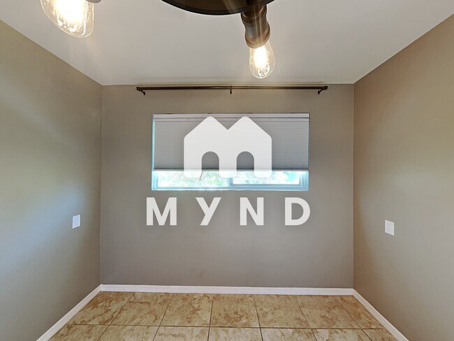 Building Photo - 5550 N 12th St #19