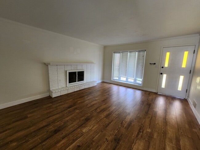 Building Photo - Charming & eclectic Single Family 3 bd. Rambler w/ Loft Space!